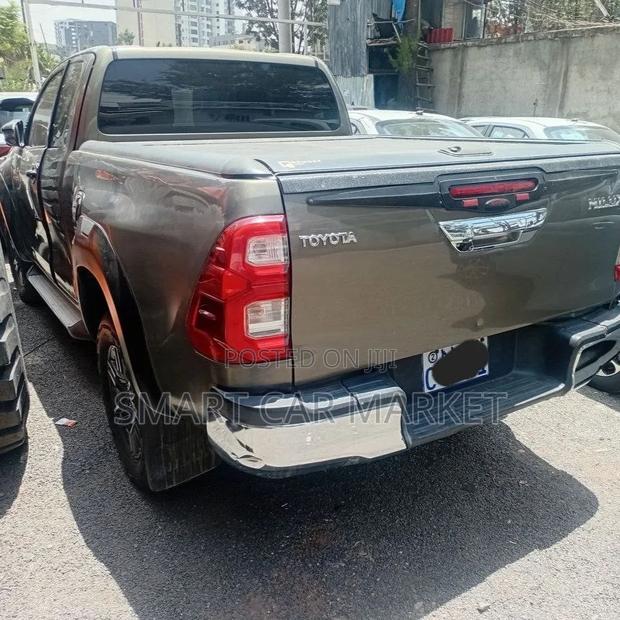 Toyota Hilux 2021 Gray