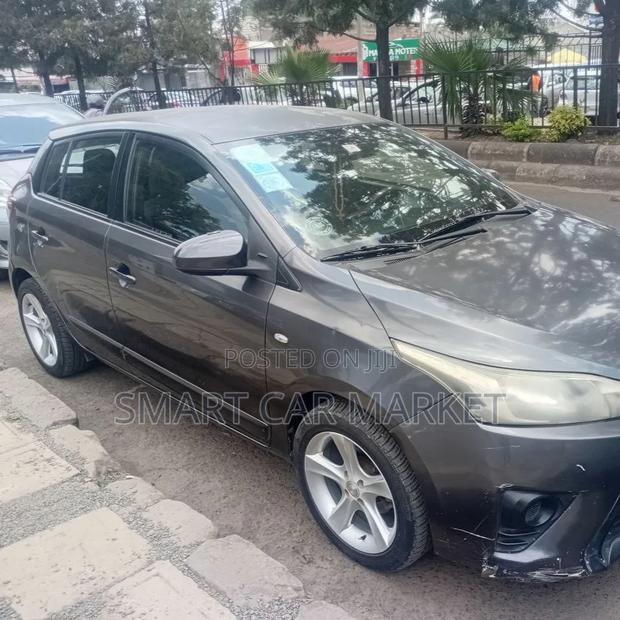 Toyota Yaris 2015 Gray