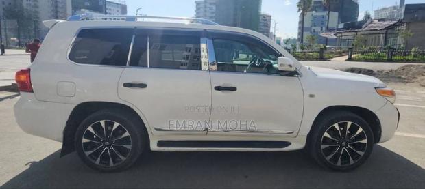 Toyota Land Cruiser 2010 White