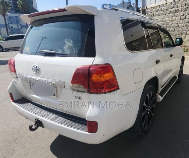 Toyota Land Cruiser 2010 White