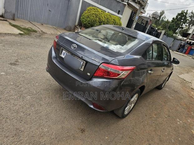 Toyota Yaris 2014 Gray