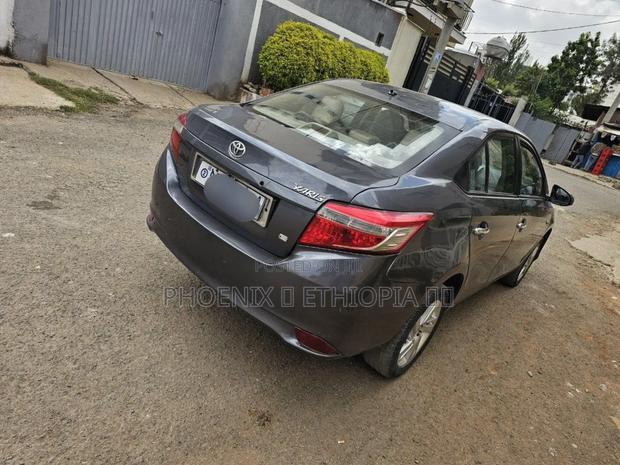Toyota Yaris 2014 Gray