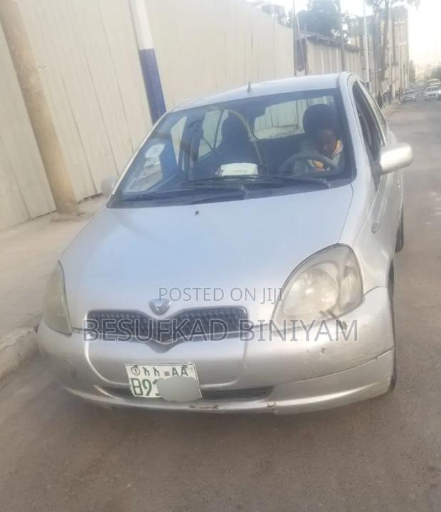 Toyota Vitz 1999 Silver