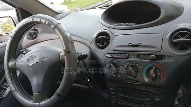 Toyota Vitz 1999 Silver