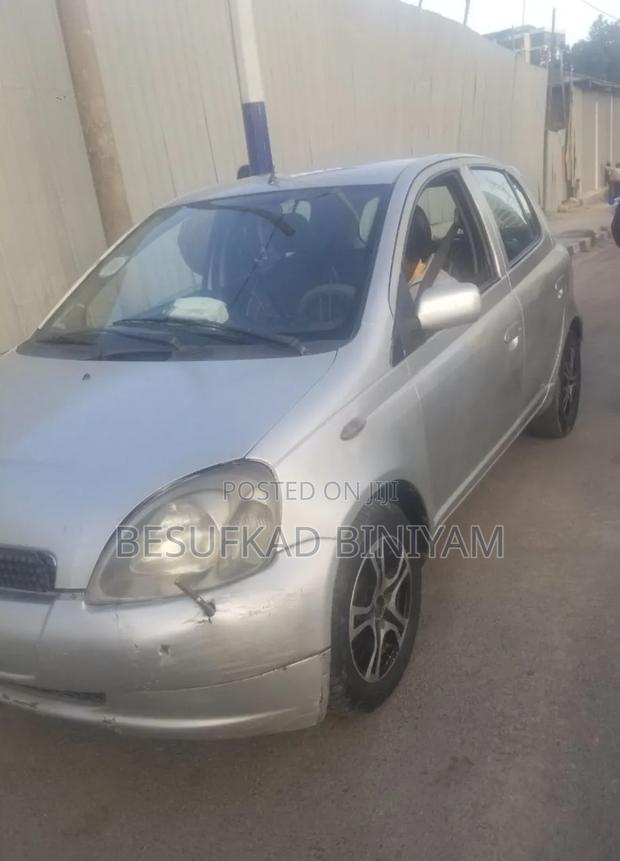 Toyota Vitz 1999 Silver