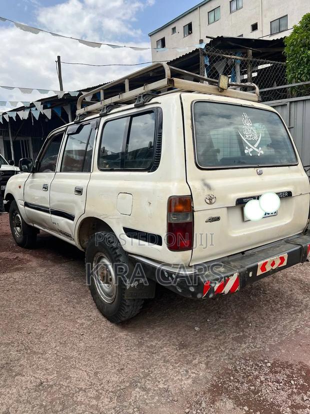 Toyota Land Cruiser 1996 White