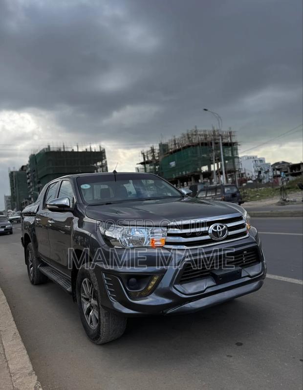Toyota Hilux 2018 Gray