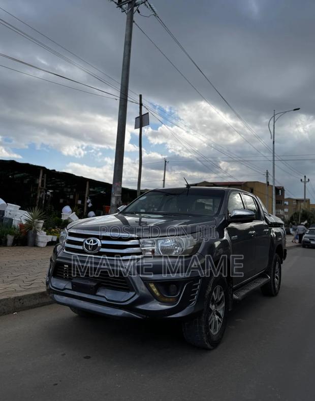 Toyota Hilux 2018 Gray