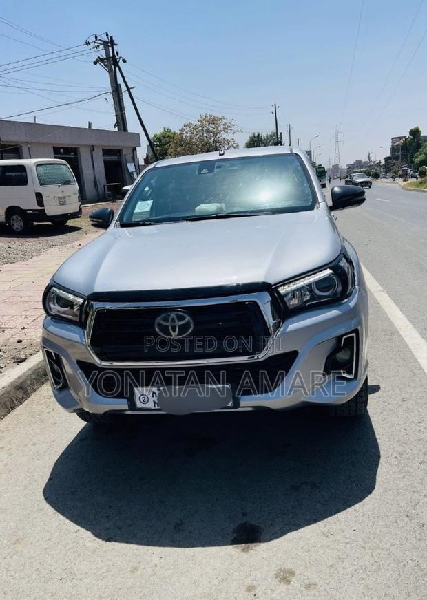 Toyota Hilux 2020 Silver