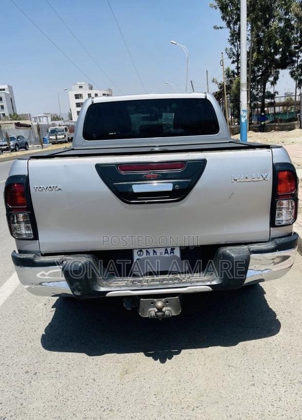 Toyota Hilux 2020 Silver