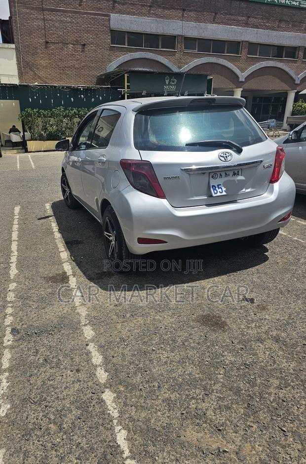 Toyota Yaris LE Hatchback 5dr 2013 Silver