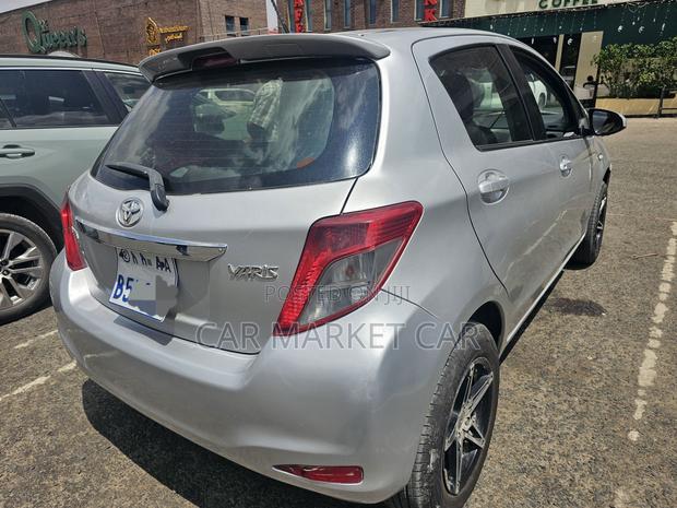 Toyota Yaris LE Hatchback 5dr 2013 Silver