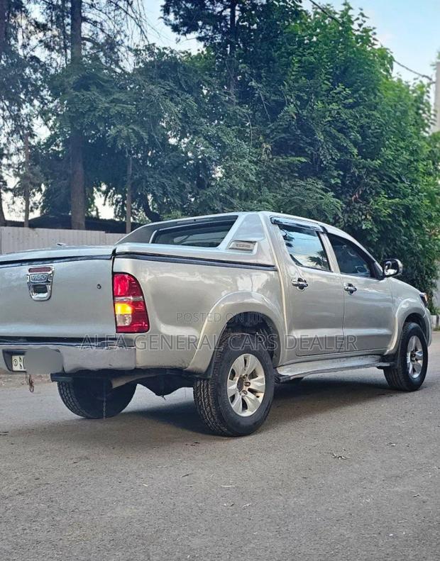 Toyota Hilux 2013 Silver