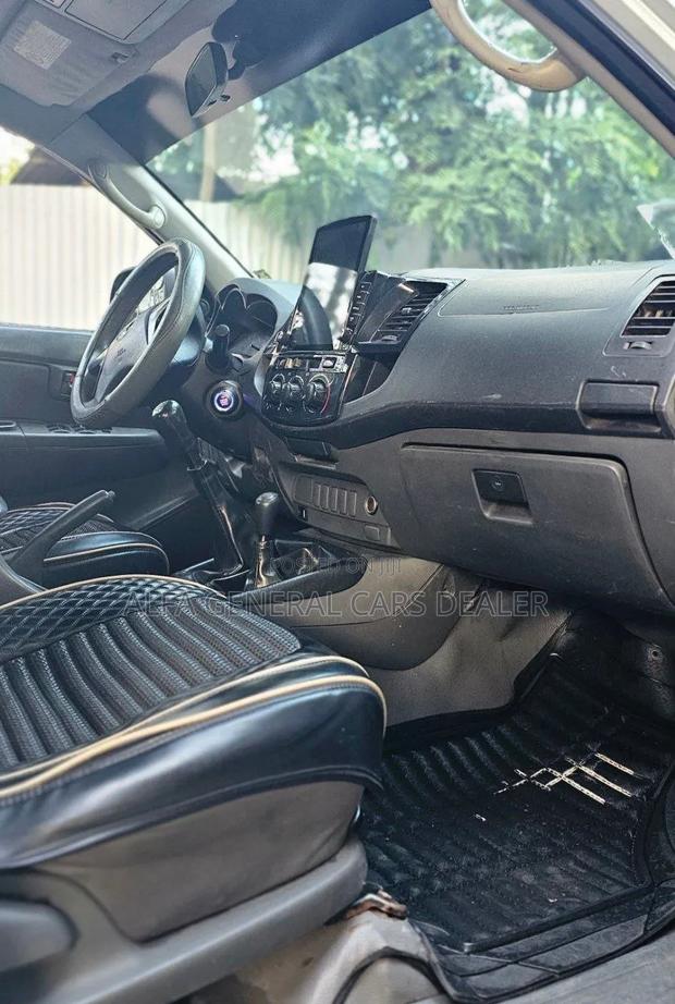 Toyota Hilux 2013 Silver