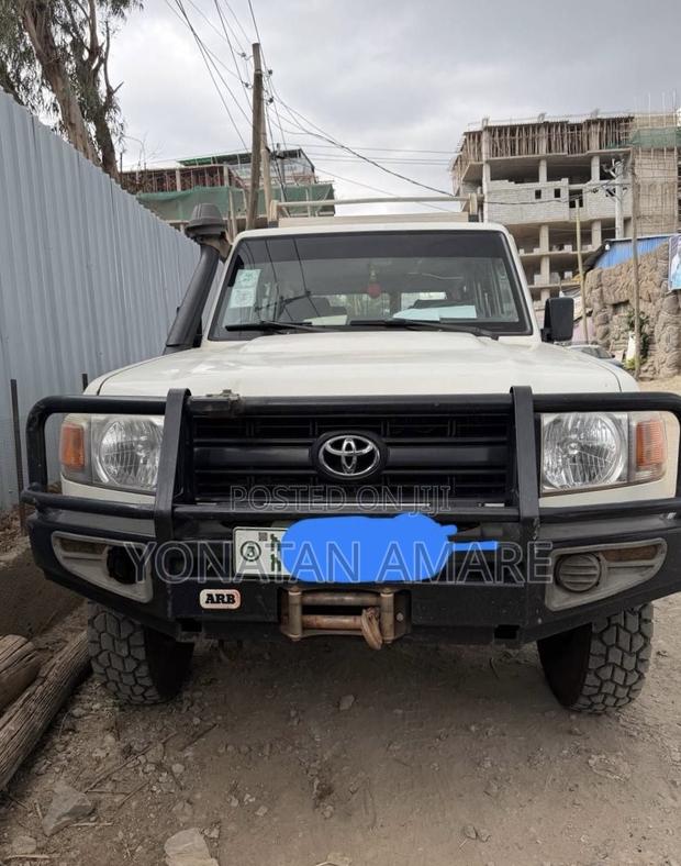 Toyota Land Cruiser 2016 White