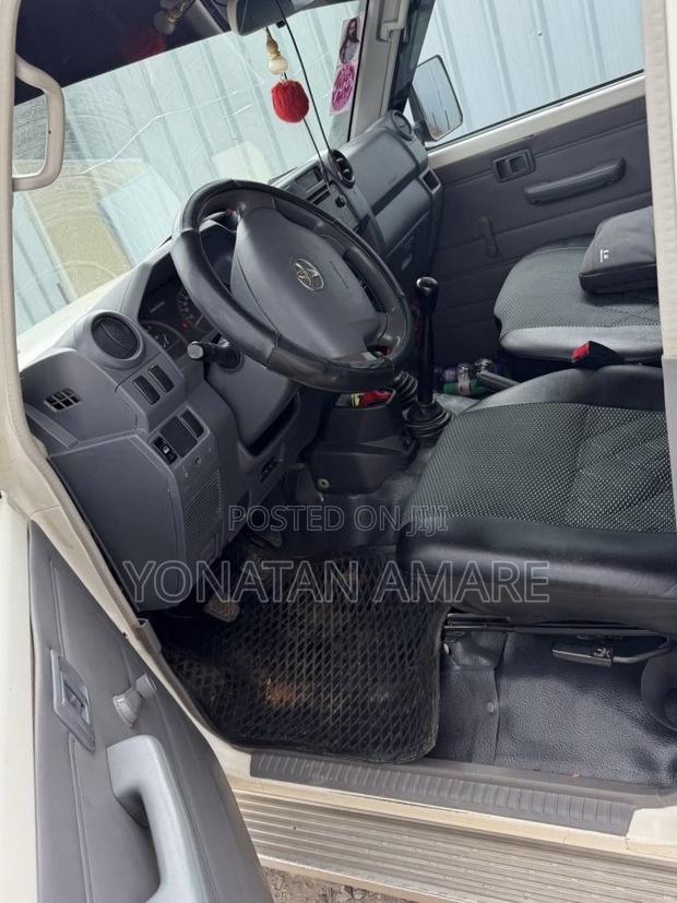 Toyota Land Cruiser 2016 White