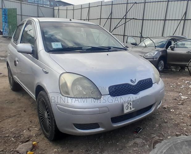 Toyota Vitz 2002 Silver