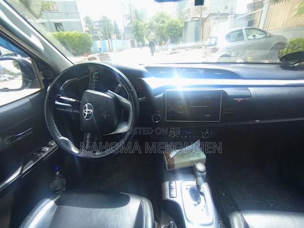 Toyota Hilux 2019 Silver