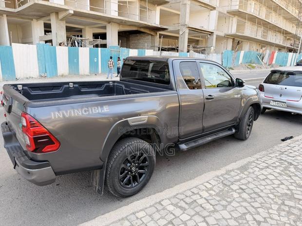 Toyota Hilux 2021 Gray