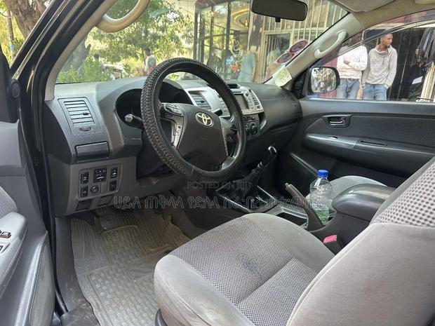 Toyota Hilux 2014 Maroon