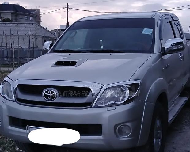 Toyota Hilux 2011 Silver