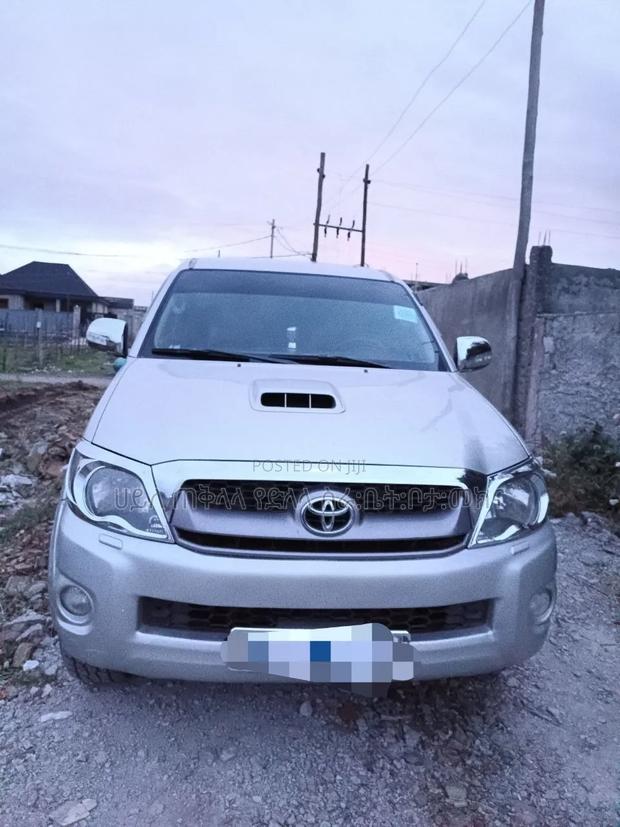 Toyota Hilux 2011 Silver