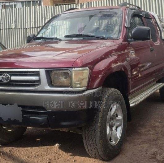 Toyota Hilux 2001 Brown