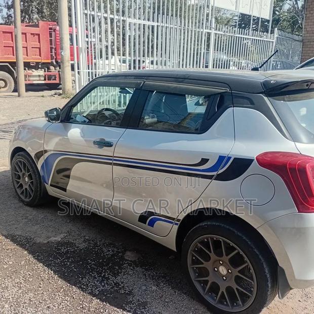 Suzuki Swift 2021 Silver