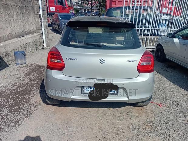 Suzuki Swift 2021 Silver