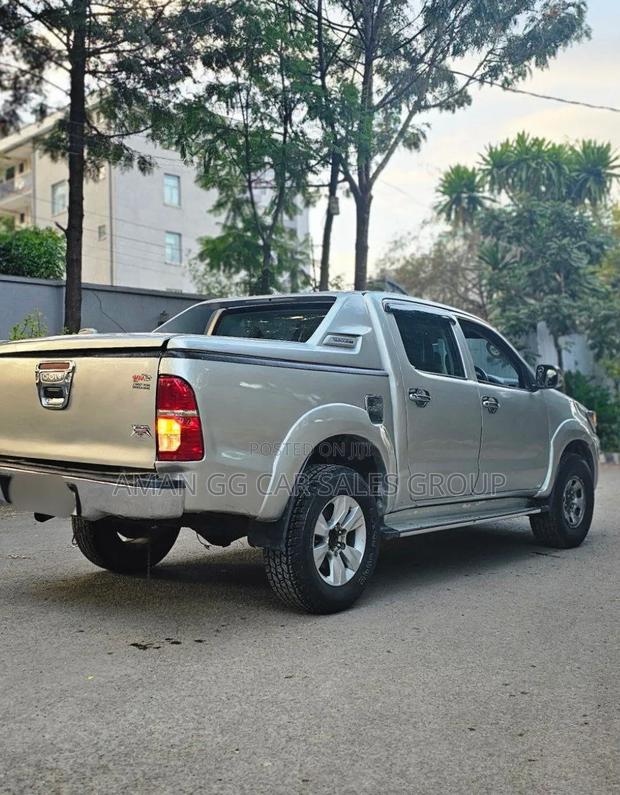 Toyota Hilux 2013 Silver