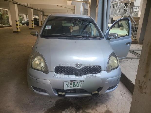 Toyota Vitz 2004 Silver