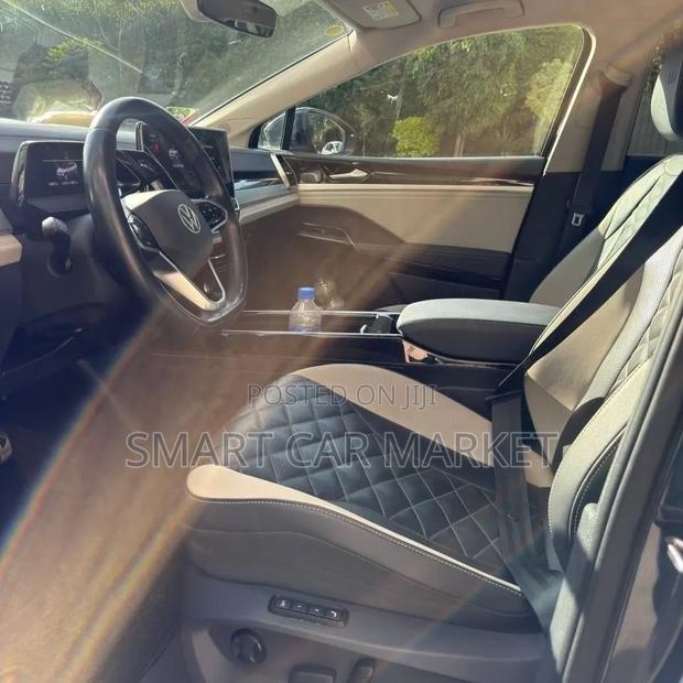 Volkswagen ID.6 2023 Black