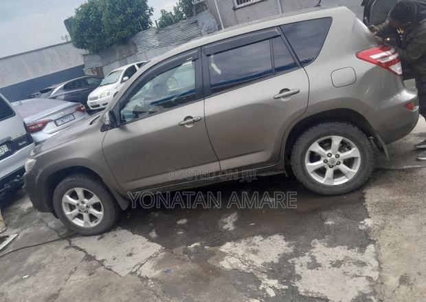 Toyota RAV4 2012 Brown