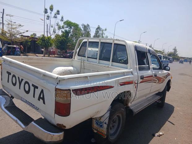 Toyota Hilux 1996 White