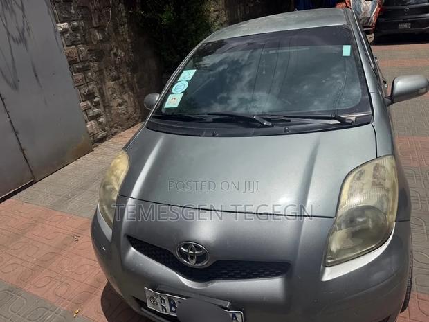 Toyota Yaris 2010 Silver