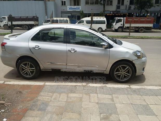Toyota Belta 2009 Silver