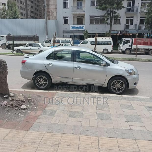 Toyota Belta 2009 Silver