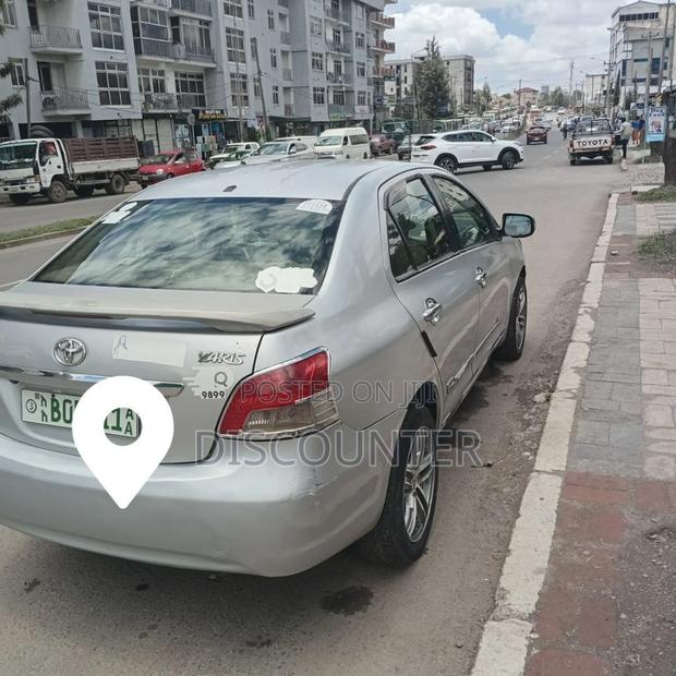 Toyota Belta 2009 Silver