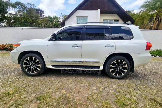 Toyota Land Cruiser 4.5 V8 GX-R 2015 White