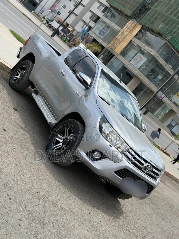 Toyota Hilux 2017 Silver