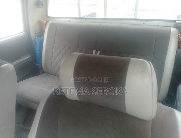 Toyota Hilux 2000 White