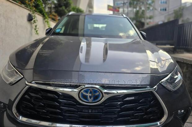 Toyota Highlander Limited AWD 2024 Gray