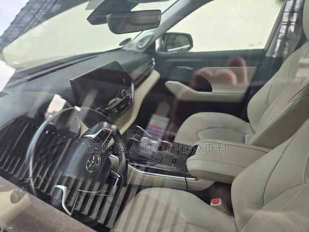 Toyota Highlander Limited AWD 2024 Gray