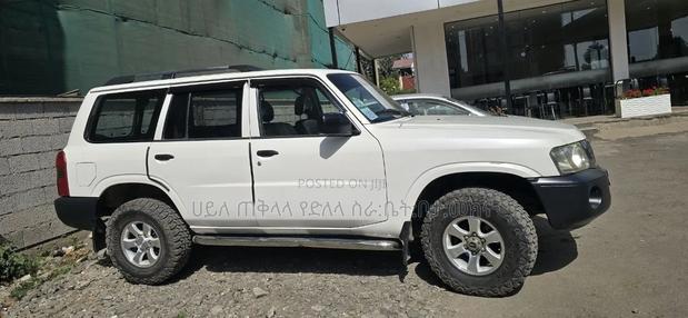 Nissan Patrol 2006 White