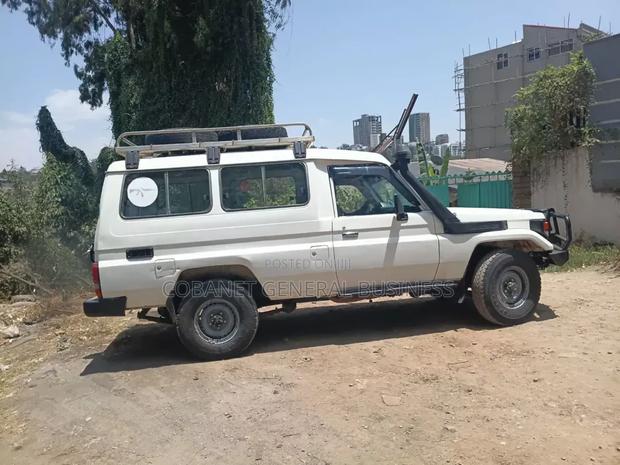 Toyota Land Cruiser 2006 White
