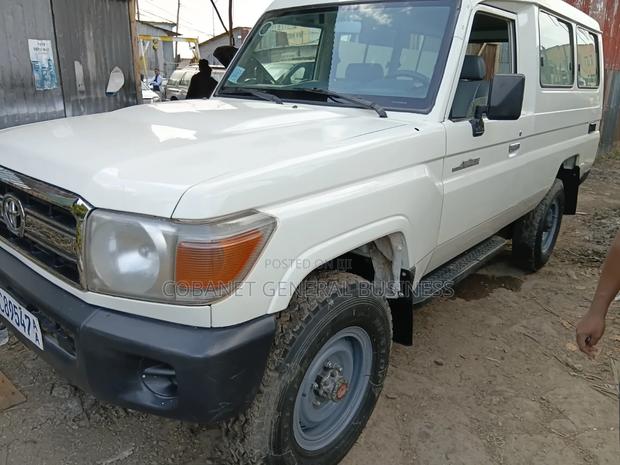 Toyota Land Cruiser 2013 White