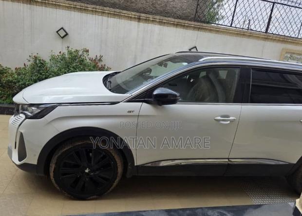 Peugeot 5008 2022 White