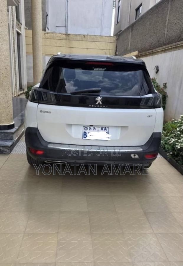 Peugeot 5008 2022 White