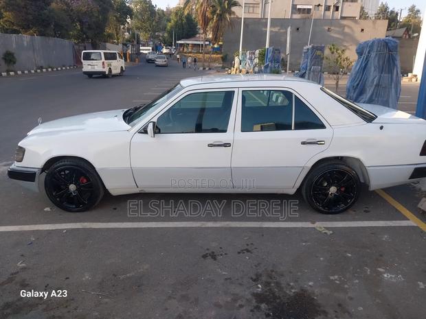Mercedes-Benz 230E 1994 White