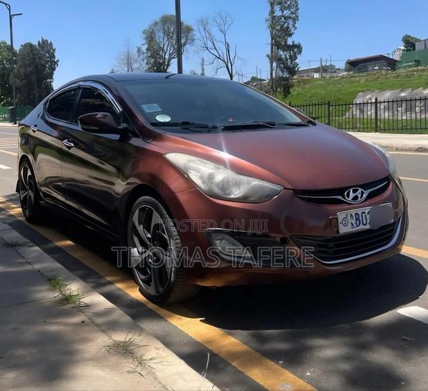 Hyundai Avante 2013 Red